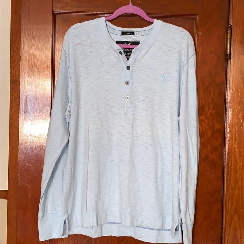 American Eagle 3 button men’s top